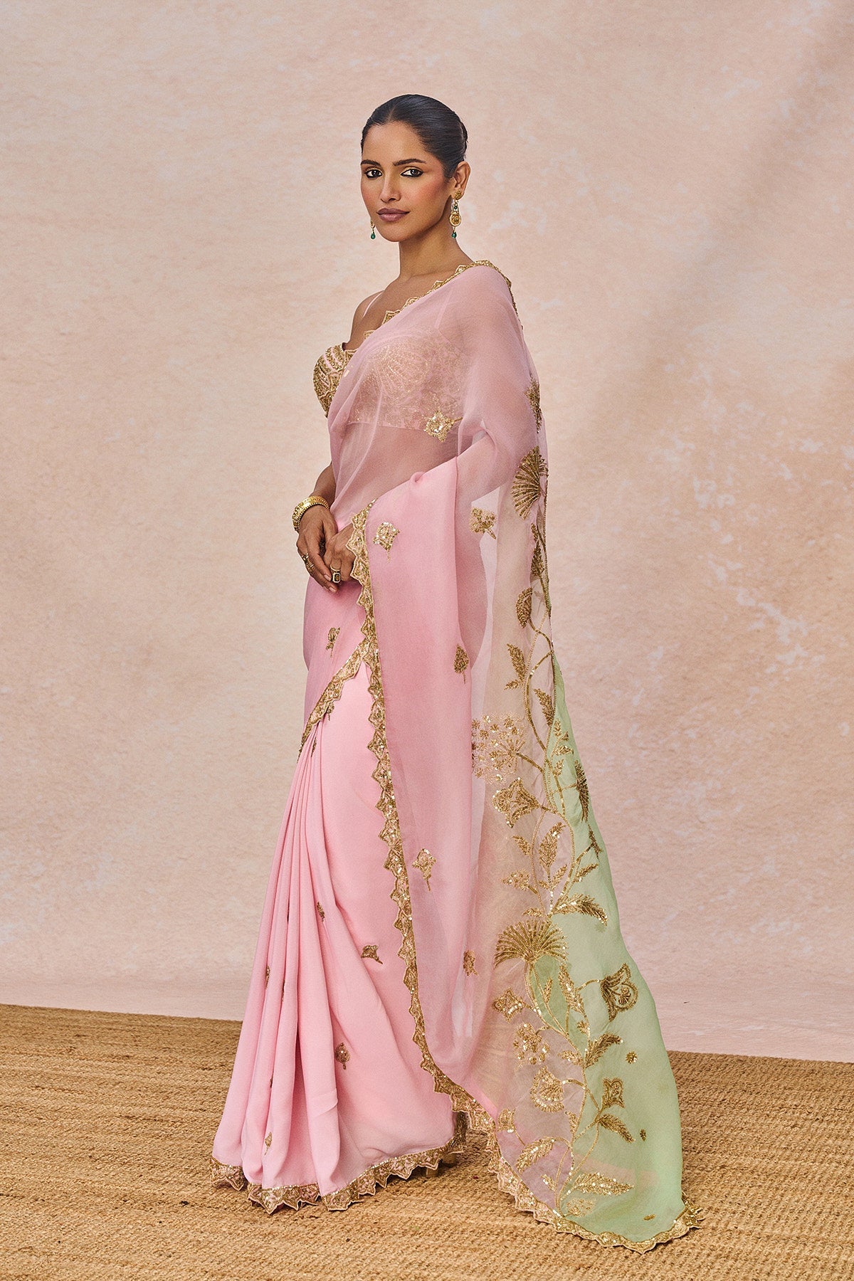 'Gulposh' Saree
