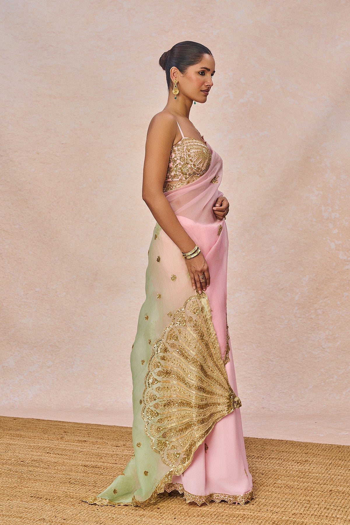 'Gulposh' Saree